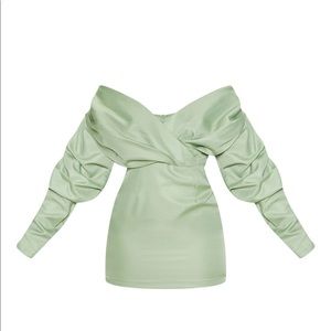Green long sleeved mini dress